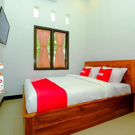 Oyo 2284 Grand Villa Meninting Montongbuwoh Exterior photo